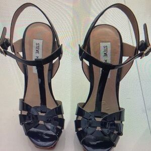Steve Madden Glossy Black T-Strap Sandals